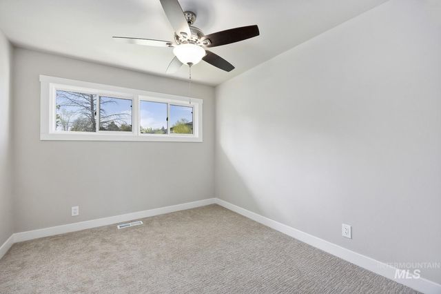 489 W Borah Ave, Twin Falls, ID 83301