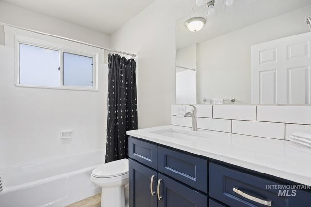 489 W Borah Ave, Twin Falls, ID 83301