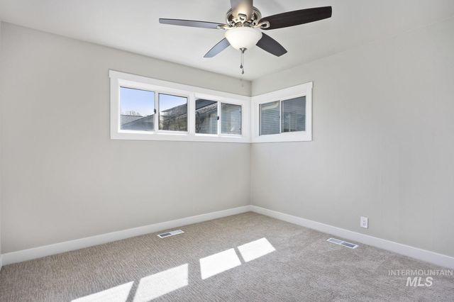 489 W Borah Ave, Twin Falls, ID 83301