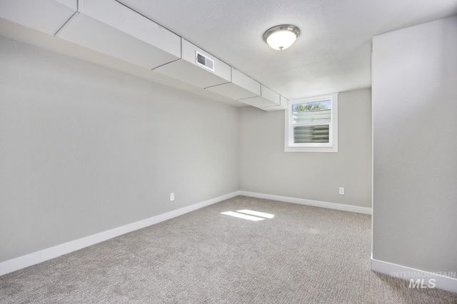 489 W Borah Ave, Twin Falls, ID 83301