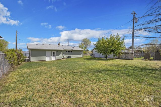 489 W Borah Ave, Twin Falls, ID 83301