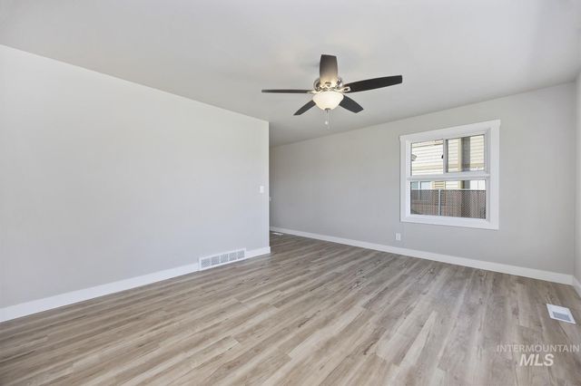 489 W Borah Ave, Twin Falls, ID 83301