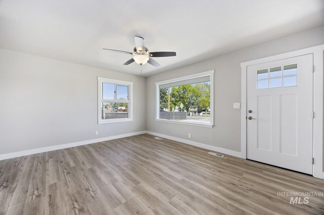 489 W Borah Ave, Twin Falls, ID 83301