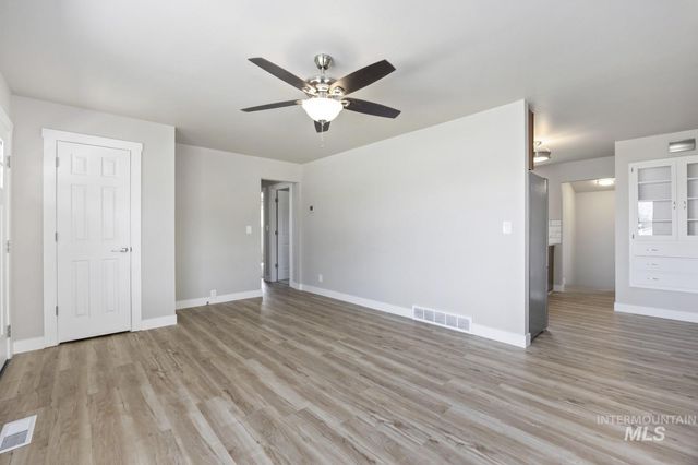 489 W Borah Ave, Twin Falls, ID 83301