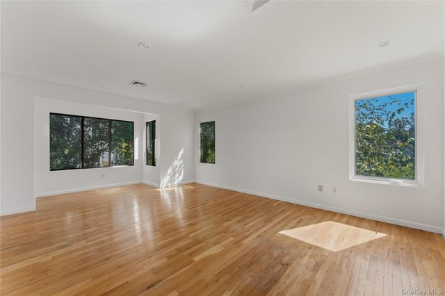 37 Pheasant Run Road, Pleasantville, NY 10570