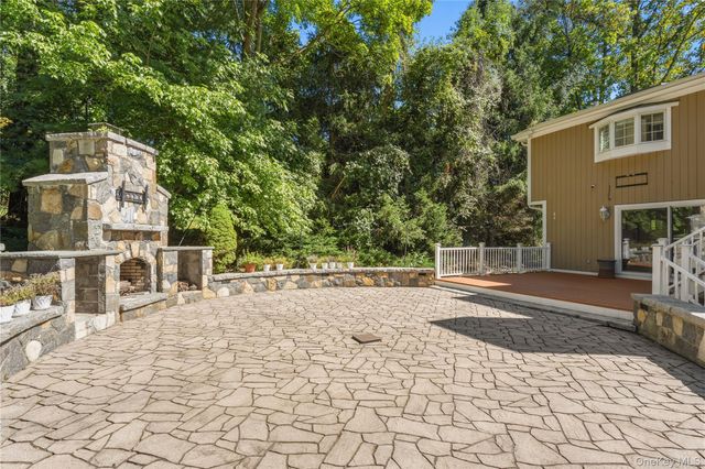 37 Pheasant Run Road, Pleasantville, NY 10570