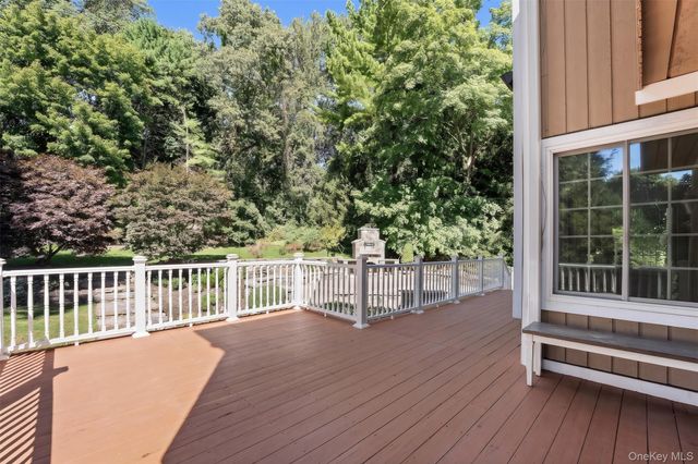 37 Pheasant Run Road, Pleasantville, NY 10570