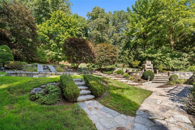 37 Pheasant Run Road, Pleasantville, NY 10570