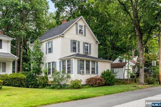 223 Hillside Avenue, Bergenfield, NJ 07621