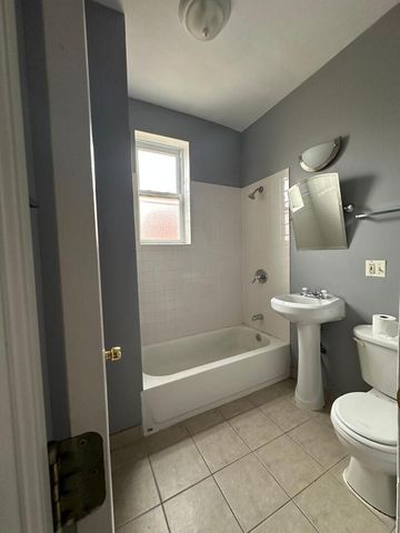 4354 W Washington Boulevard 301, Chicago, IL 60624