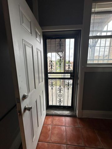 4354 W Washington Boulevard 301, Chicago, IL 60624