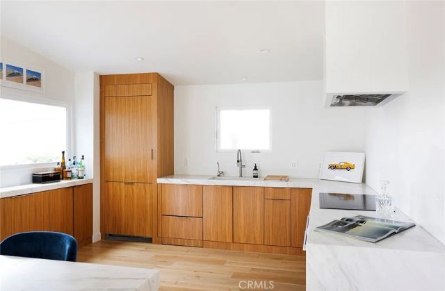 1504 Westcliff Drive 5, Newport Beach, CA 92660