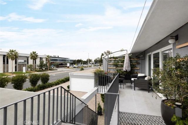 1504 Westcliff Drive 5, Newport Beach, CA 92660
