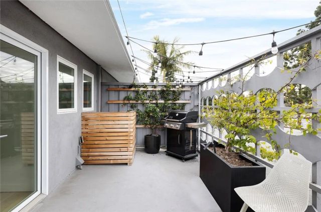 1504 Westcliff Drive 5, Newport Beach, CA 92660