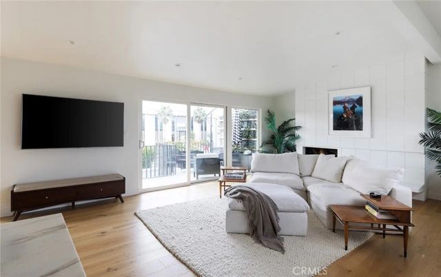 1504 Westcliff Drive 5, Newport Beach, CA 92660
