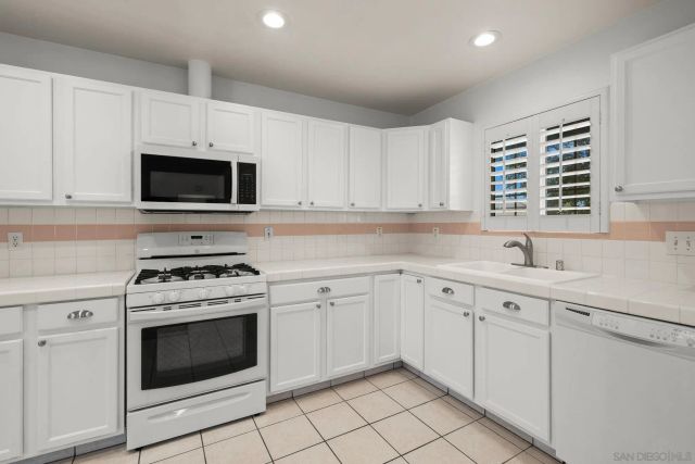 6230 W Manor Drive, La Mesa, CA 91942