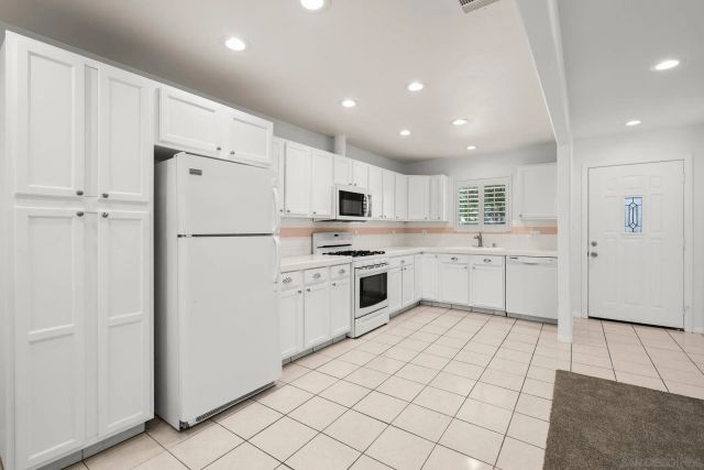 6230 W Manor Drive, La Mesa, CA 91942
