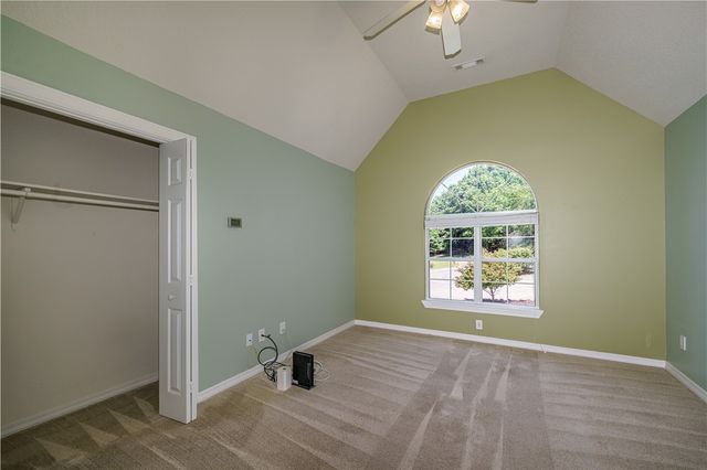 5723 E Estate View Road, Fayetteville, AR 72703