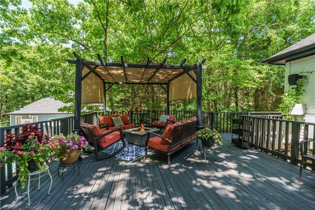 5723 E Estate View Road, Fayetteville, AR 72703