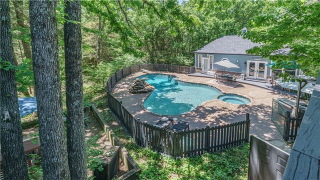 5723 E Estate View Road, Fayetteville, AR 72703