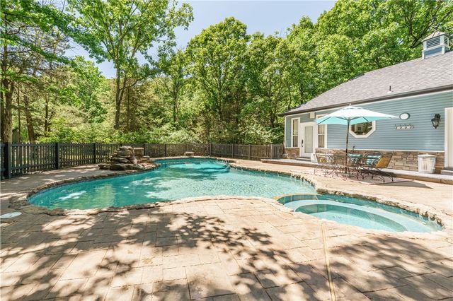 5723 E Estate View Road, Fayetteville, AR 72703