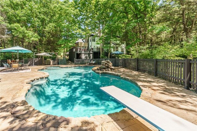 5723 E Estate View Road, Fayetteville, AR 72703