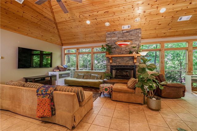 5723 E Estate View Road, Fayetteville, AR 72703