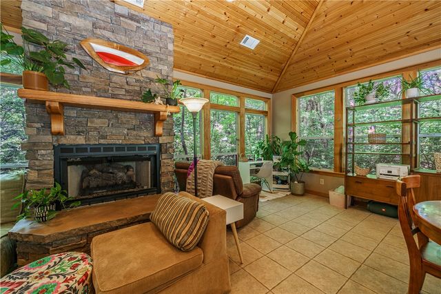 5723 E Estate View Road, Fayetteville, AR 72703