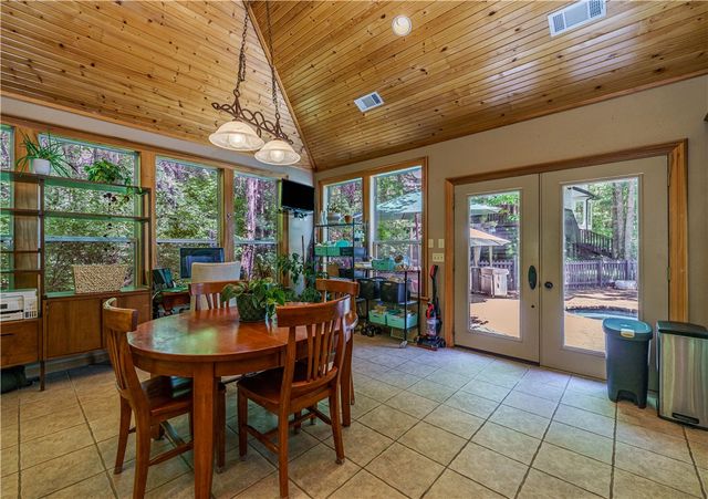 5723 E Estate View Road, Fayetteville, AR 72703