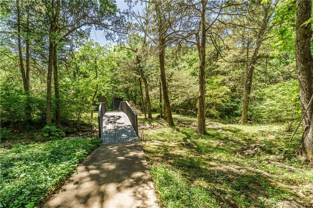 5723 E Estate View Road, Fayetteville, AR 72703