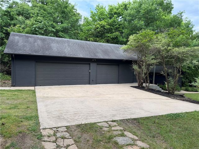 5723 E Estate View Road, Fayetteville, AR 72703