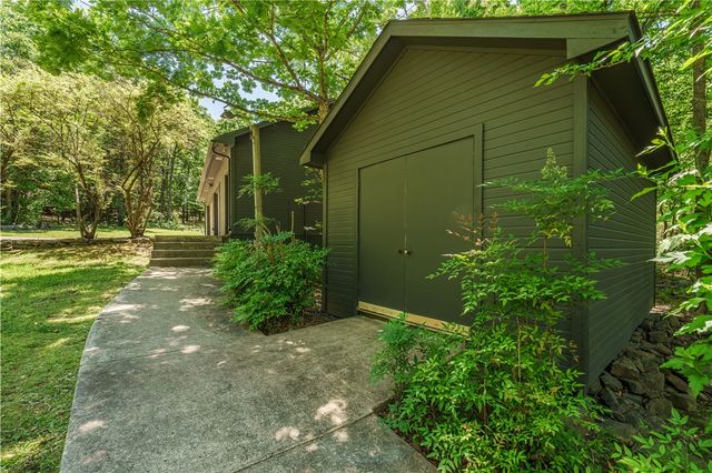 5723 E Estate View Road, Fayetteville, AR 72703