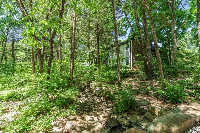 5723 E Estate View Road, Fayetteville, AR 72703