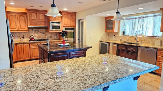 13367 Apple Blossom Lane, Apple Valley, CA 92308