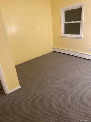 112 Gun Lane, Levittown, NY 11756