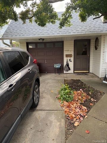 112 Gun Lane, Levittown, NY 11756