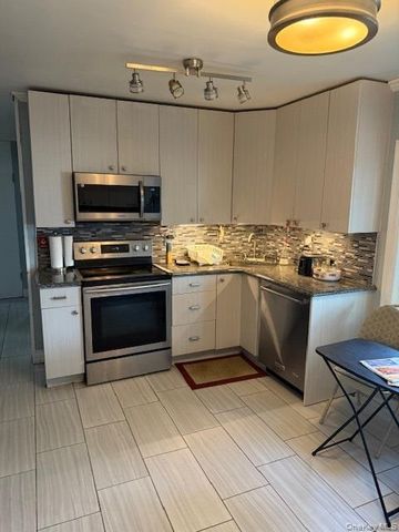 112 Gun Lane, Levittown, NY 11756