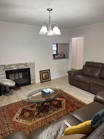 112 Gun Lane, Levittown, NY 11756