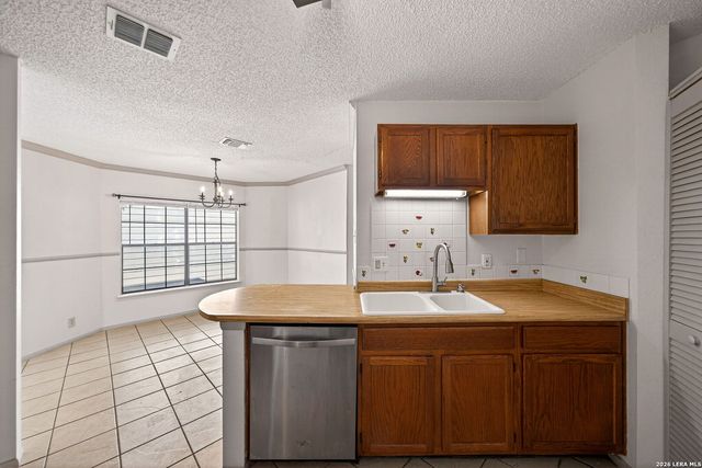 3916 Chimney Springs, San Antonio, TX 78247