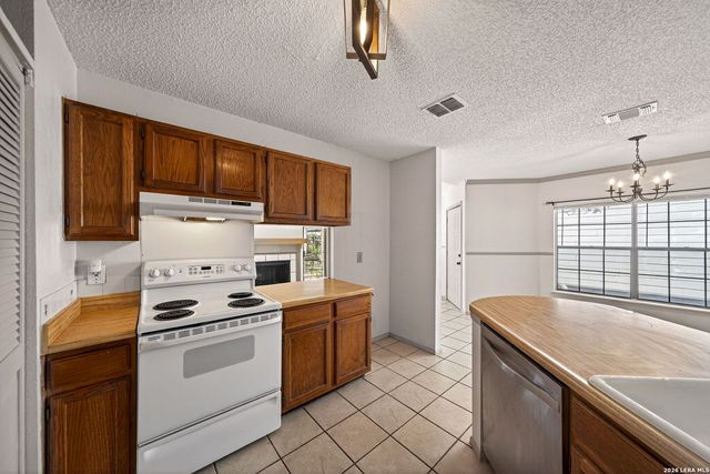 3916 Chimney Springs, San Antonio, TX 78247