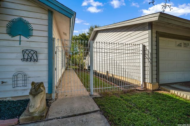 3916 Chimney Springs, San Antonio, TX 78247