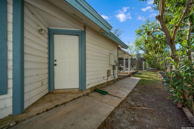 3916 Chimney Springs, San Antonio, TX 78247