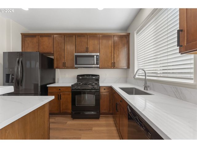 4866 Se SANDALWOOD St, Hillsboro, OR 97123