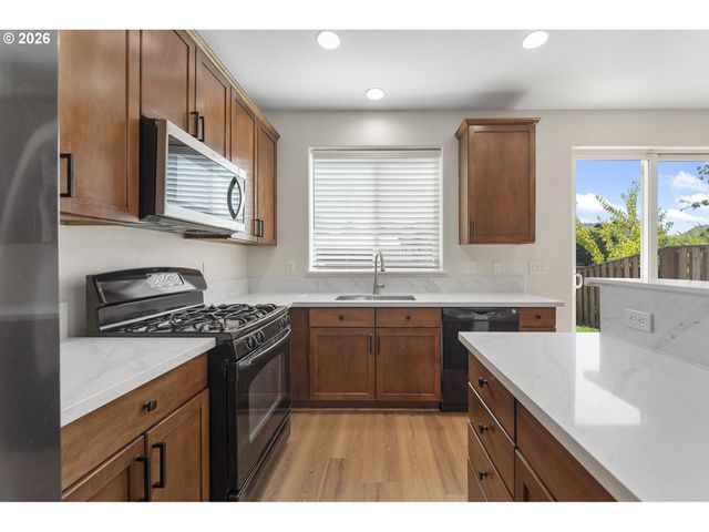 4866 Se SANDALWOOD St, Hillsboro, OR 97123