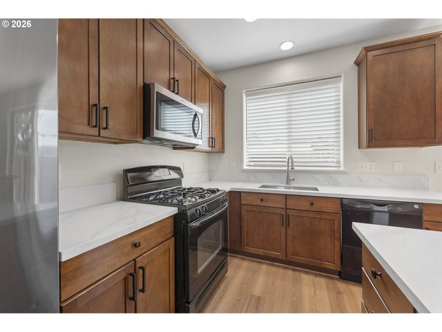 4866 Se SANDALWOOD St, Hillsboro, OR 97123