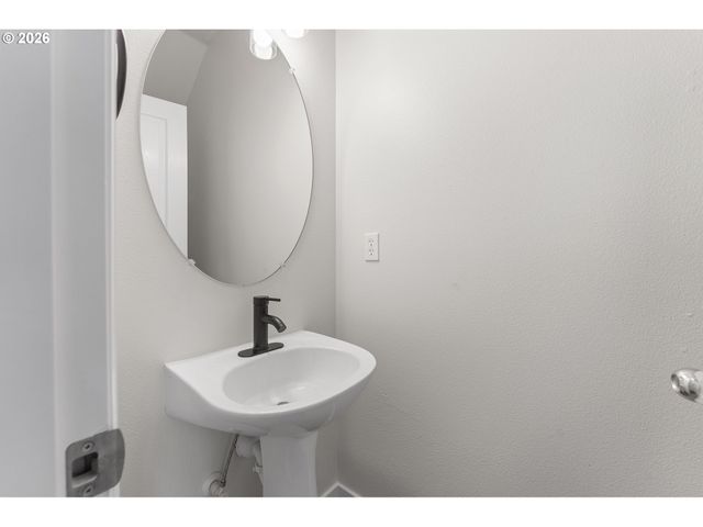4866 Se SANDALWOOD St, Hillsboro, OR 97123