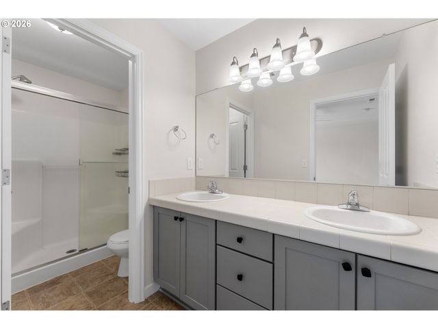 4866 Se SANDALWOOD St, Hillsboro, OR 97123