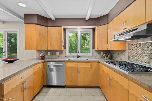 4830 Som Center Road, Moreland Hills, OH 44022