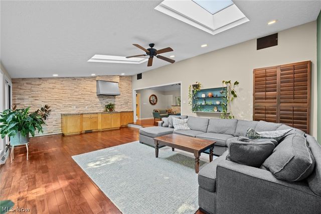 4830 Som Center Road, Moreland Hills, OH 44022