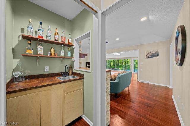 4830 Som Center Road, Moreland Hills, OH 44022